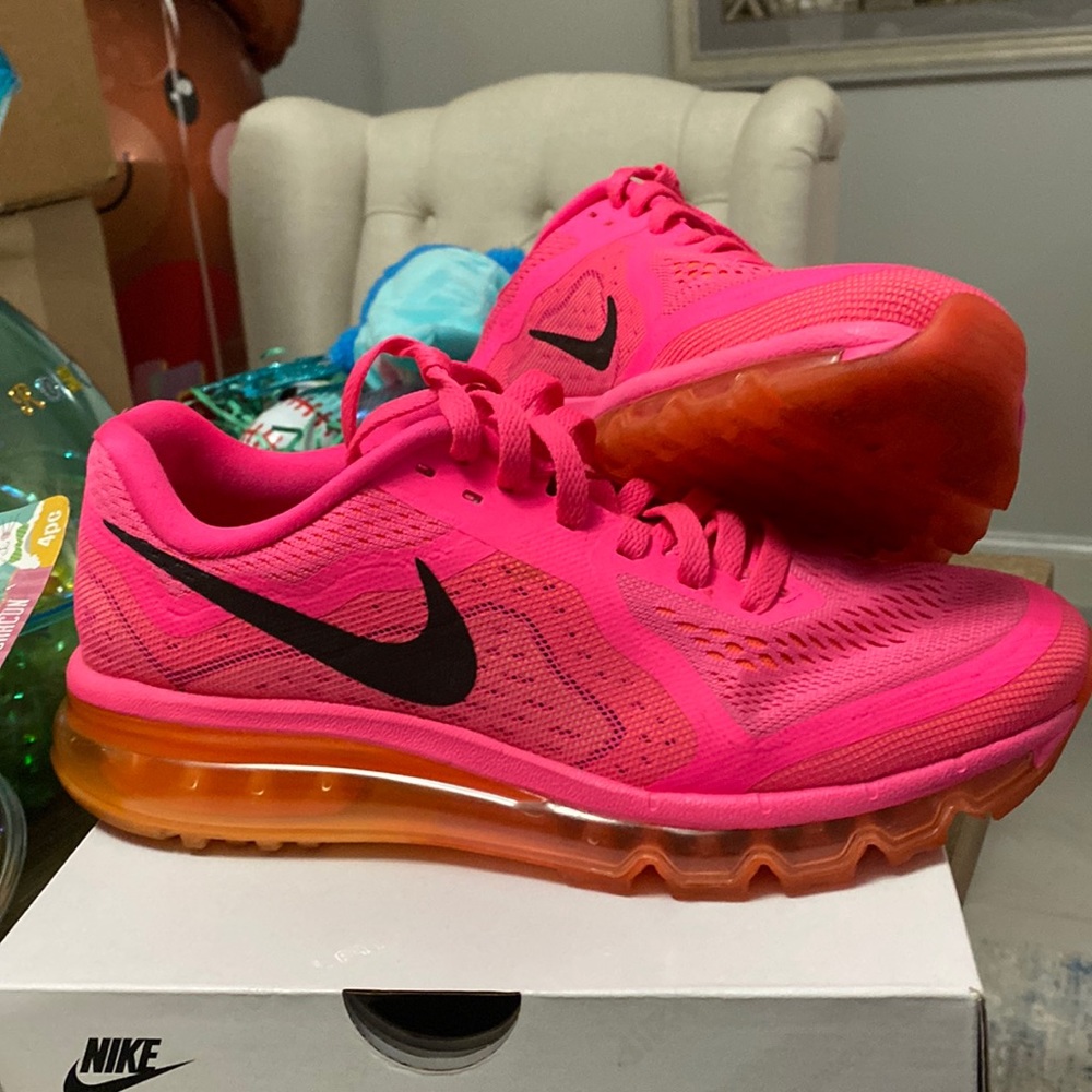 Nike women’s air max hot pink size 9.5